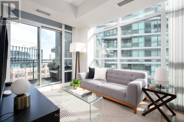 804 - 15 Bruyeres Mews, Toronto, ON M5V0A7 Photo 5