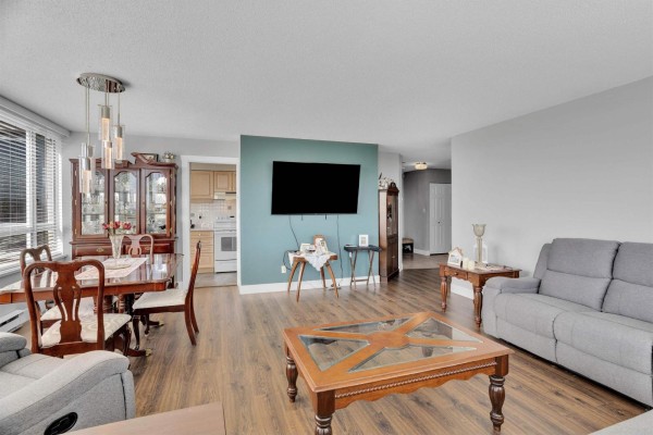 804 15030 101 Avenue, Surrey, BC V3R0N3 Photo 2