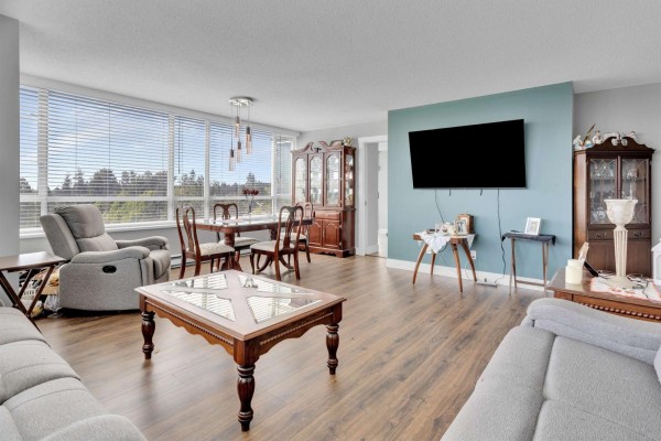 804 15030 101 Avenue, Surrey, BC V3R0N3 Photo 3