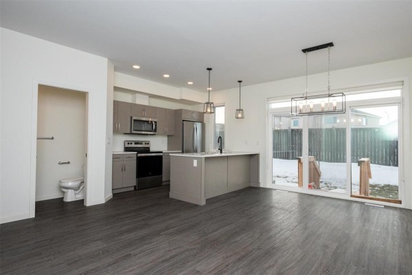 2pc Bathroom - 804 388 Pipeline Road, Winnipeg, MB R2P2T4 Photo 4
