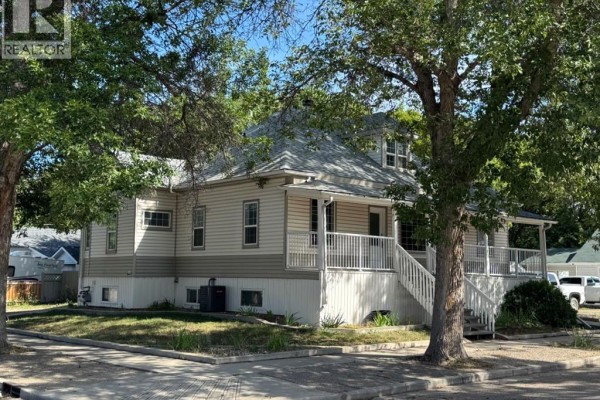 804 8 Street Se, Medicine Hat, AB T1A1M8 Photo 2