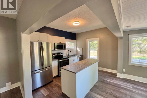 804 8 Street Se, Medicine Hat, AB T1A1M8 Photo 5