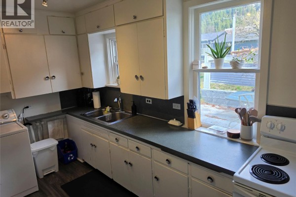 Primary Bedroom - 804 Eighth Street, Nelson, BC V1L3B1 Photo 4