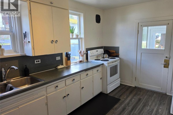 Kitchen - 804 Eighth Street, Nelson, BC V1L3B1 Photo 5