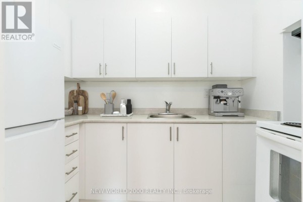 805 - 1010 Broadview Avenue, Toronto, ON M4K2R8 Photo 5
