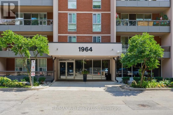 805 - 1964 Main Street W, Hamilton, ON, photo 2