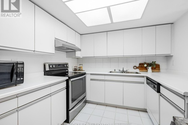 Primary Bedroom - 805 - 20 Baif Boulevard, Richmond Hill, ON L4C8T1 Photo 4