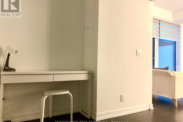 Den - 805 - 2020 Bathurst Street, Toronto, ON M5P0A6 Photo 5