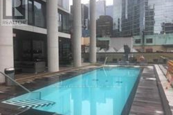 805 - 224 King Street W, Toronto, ON M5V1H8 Photo 5