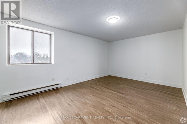 Bathroom - 805 - 547 Belmont Avenue, Kitchener, ON N2M5E7 Photo 4
