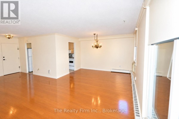 Kitchen - 805 - 640 West Street N, Brantford, ON N3R6M3 Photo 3