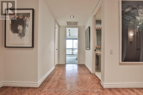 Eating area - 805 - 70 Rosehill Avenue, Toronto, ON M4T2W7 Photo 4