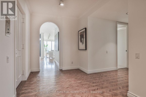 Primary Bedroom - 805 - 70 Rosehill Avenue, Toronto, ON M4T2W7 Photo 5