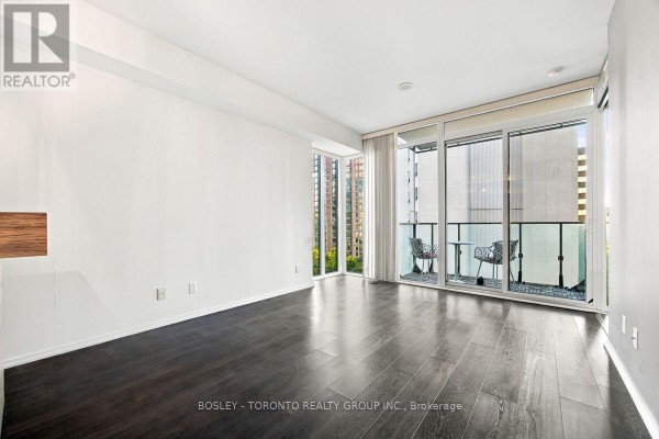 Kitchen - 805 - 75 St. Nicholas Street, Toronto, ON M4Y0A5 Photo 3