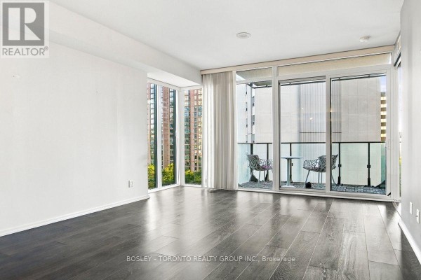 Bedroom - 805 - 75 St. Nicholas Street, Toronto, ON M4Y0A5 Photo 4