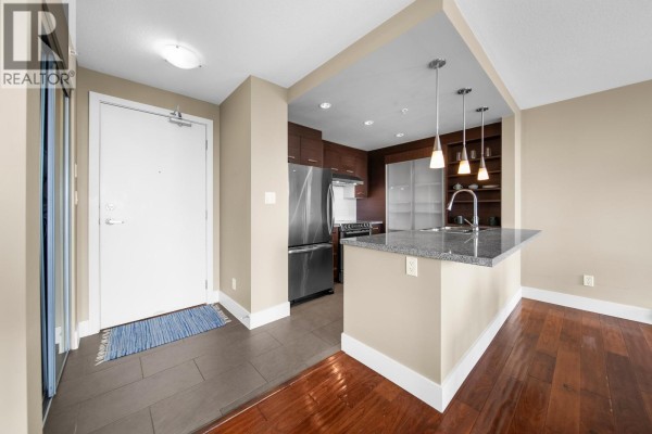 805 2959 Glen Drive, Coquitlam, BC V3B0B8 Photo 4