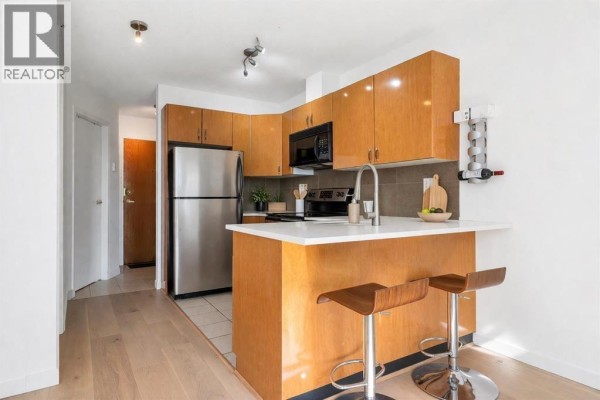 805 939 Homer Street, Vancouver, BC V6B2W6 Photo 2