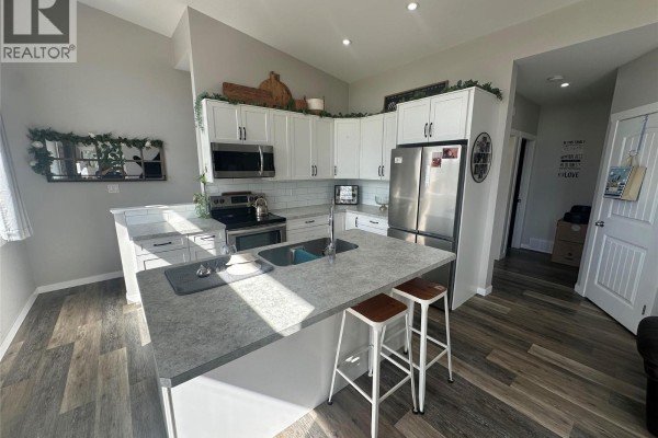 Kitchen - 8057 Harper Subdivision, Dawson Creek, BC V1G2C0 Photo 5