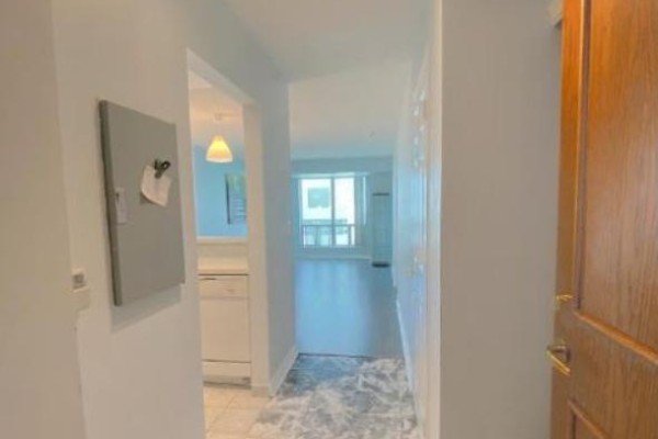 Foyer - 806 - 1 Lee Centre Drive, Toronto, ON M1H3J2 Photo 5
