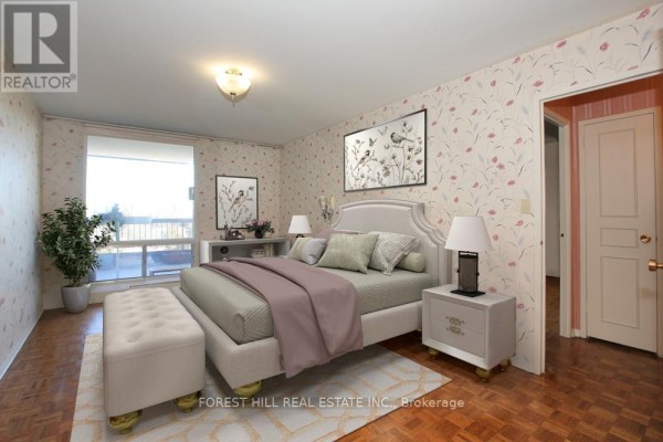 Living room - 806 - 135 Antibes Drive, Toronto, ON M2R2Z1 Photo 3