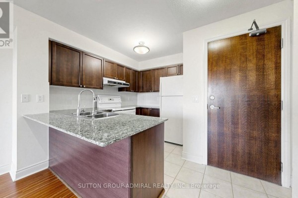 Bathroom - 806 - 7 North Park Road, Vaughan, ON L4J0C9 Photo 4