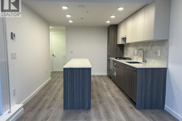 Kitchenette with dark wood lower cabinets, white upper cabinets, marble backsplash, and island. - 806 10333 133 Street, Surrey