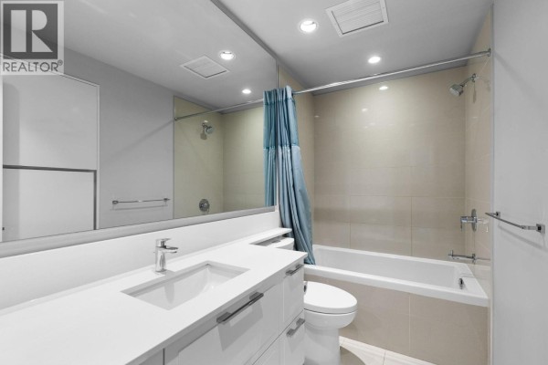 806 118 Carrie Cates Court, North Vancouver, BC V7L0B2 Photo 2