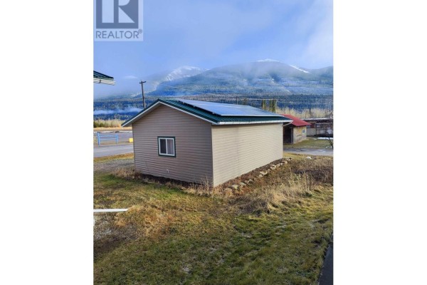 Kitchen - 806 4th Avenue, Mcbride, BC V0J2E0 Photo 5