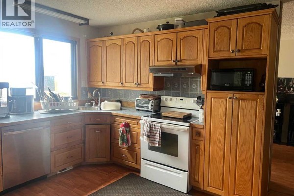 4pc Bathroom - 806 7 A Street, Fox Creek, AB T0H1P0 Photo 5