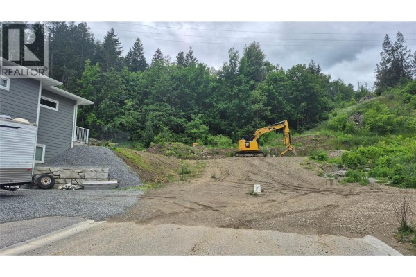 806 Cliff Avenue, Enderby, BC V1E2Z7 Photo 4