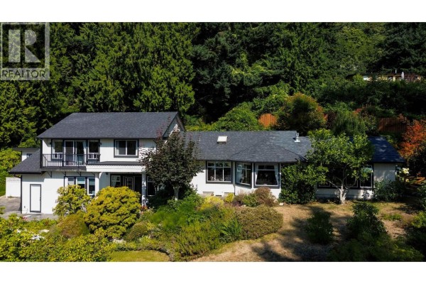 806 Hummingbird Lane, Bowen Island, BC V0N1G1 Photo 2