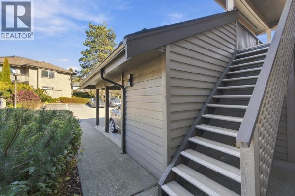 806 Roche Point Drive, North Vancouver, BC V7H2T8 Photo 5