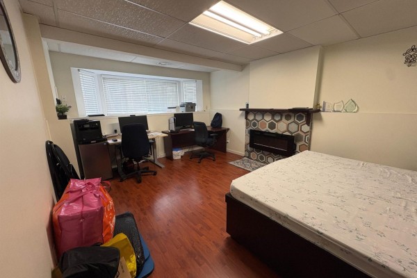8063 138a Street, Surrey, BC V3W9B3 Photo 4