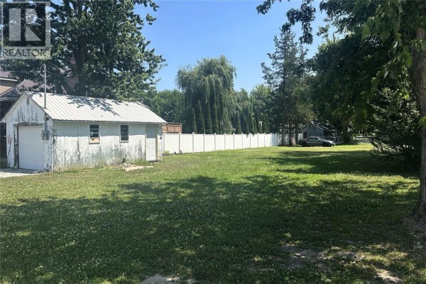 8066 Wallace Street, Brooke Alvinston, ON, photo 2