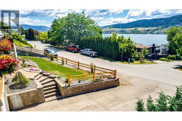 Recreation room - 8067 Beachcomber Bay Road, Vernon, BC V1H1C7 Photo 2