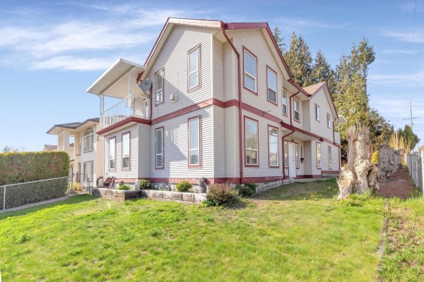 8067 Cedar Street, Mission, BC V2V3N2 Photo 2
