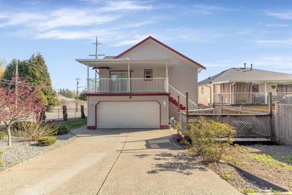 8067 Cedar Street, Mission, BC V2V3N2 Photo 3