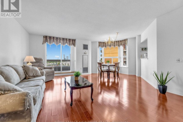 807 - 11 Thorncliffe Park Drive, Toronto, ON, photo 2