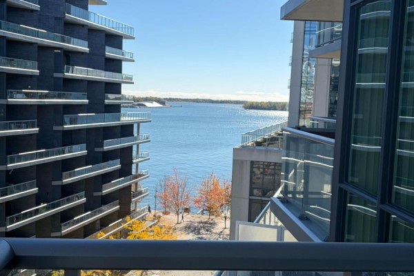 807 - 15 Merchants' Wharf, Toronto