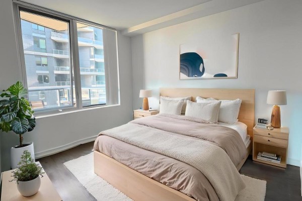Bedroom - 807 - 15 Merchants' Wharf, Toronto, ON M5A0N8 Photo 4