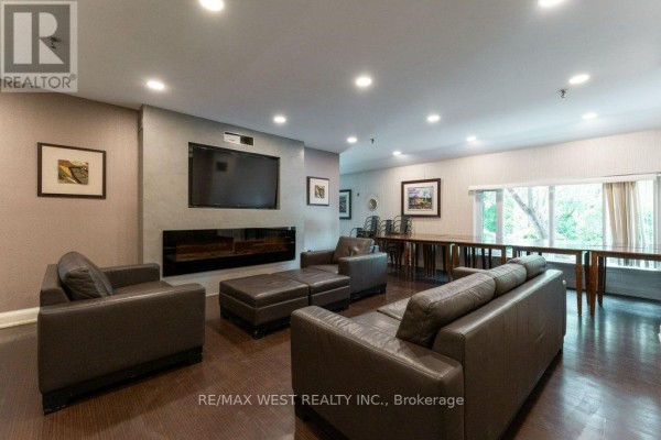 Laundry room - 807 - 240 Scarlett Road, Toronto, ON M6N4X4 Photo 5