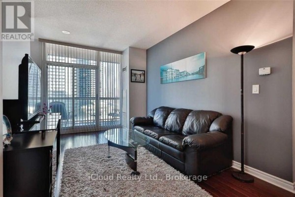 Kitchen - 807 - 3504 Hurontario Street, Mississauga, ON L5B0B9 Photo 4