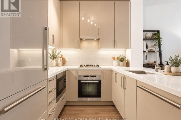 Kitchen - 807 - 39 Queens Quay E, Toronto, ON M5E0A5 Photo 3