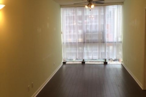 807 - 393 King Street W, Toronto, ON M5V3G8 Photo 3