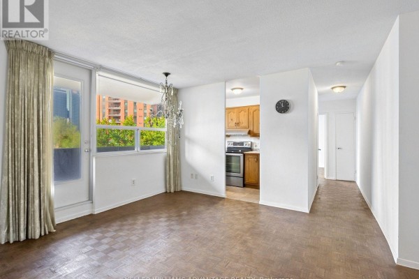 Kitchen - 807 - 40 Homewood Avenue, Toronto, ON M4Y2K2 Photo 3