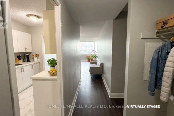 Dining room - 807 - 40 Panorama Court, Toronto, ON M9V4M1 Photo 3