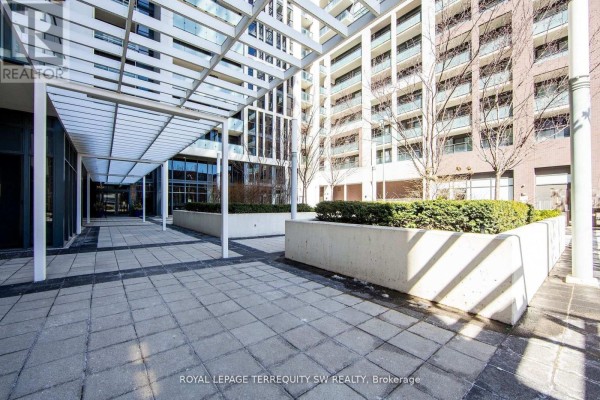 Kitchen - 807 - 400 Adelaide Street E, Toronto, ON M5A4S3 Photo 3