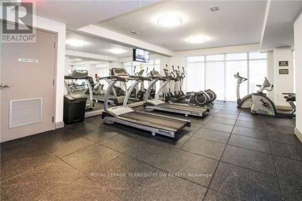 807 - 400 Adelaide Street E, Toronto, ON M5A4S3 Photo 5