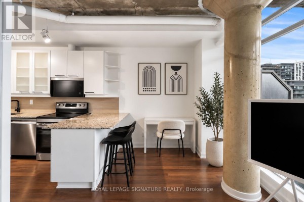 Kitchen - 807 - 66 Portland Street, Toronto, ON M5V2M8 Photo 3