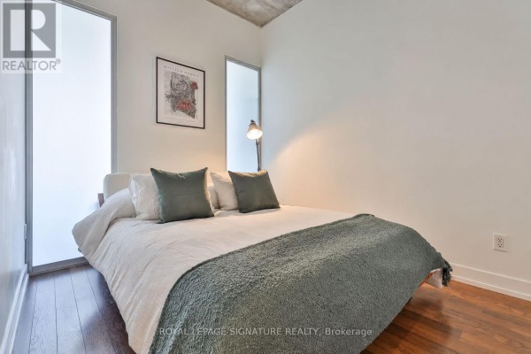 Primary Bedroom - 807 - 66 Portland Street, Toronto, ON M5V2M8 Photo 4